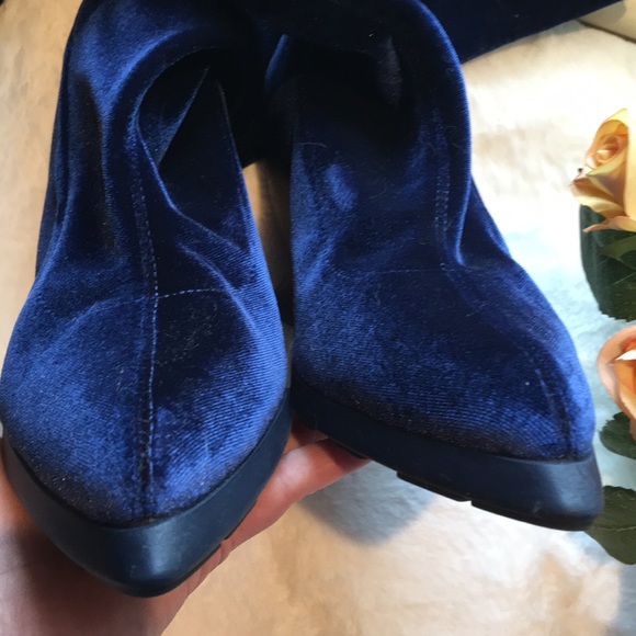 John Fluevog Ishshoes Chatterbox Blue Velvet - Picture 10 of 13